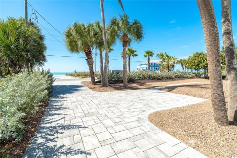 House in Placida, Florida 4 bedrooms, 256.78 sq.m. № 2140059 - photo 6