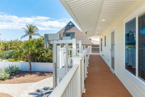 House in Placida, Florida 4 bedrooms, 256.78 sq.m. № 2140059 - photo 16