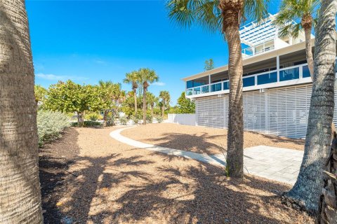 House in Placida, Florida 4 bedrooms, 256.78 sq.m. № 2140059 - photo 5