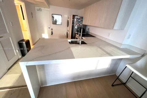 Снять в аренду кондоминиум в Бэл-Харбор, Флорида 44.69м2, № 1989500 - фото 20