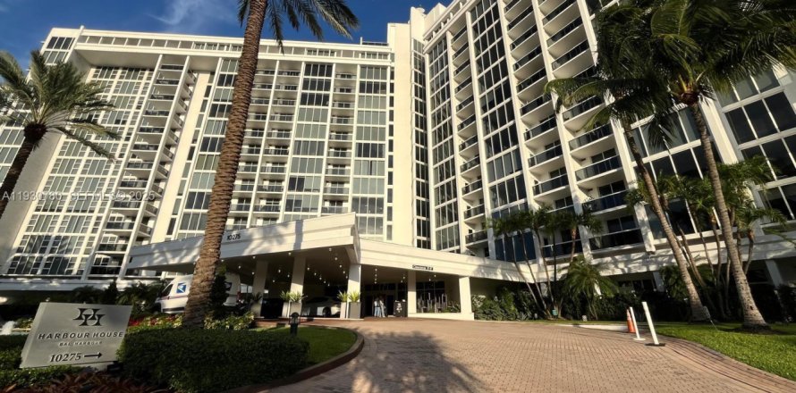 Студия в кондо в Бэл-Харбор, Флорида № 1989500