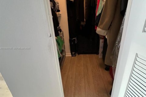 Снять в аренду кондоминиум в Бэл-Харбор, Флорида 44.69м2, № 1989500 - фото 12