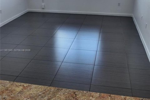 Appartement à louer à Cutler Bay, Floride: 2 chambres, 40372.35 m2 № 2029838 - photo 4