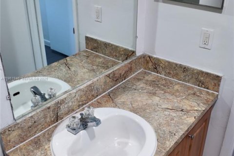 Appartement à louer à Cutler Bay, Floride: 2 chambres, 40372.35 m2 № 2029838 - photo 13
