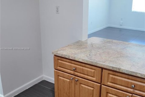 Appartement à louer à Cutler Bay, Floride: 2 chambres, 40372.35 m2 № 2029838 - photo 7
