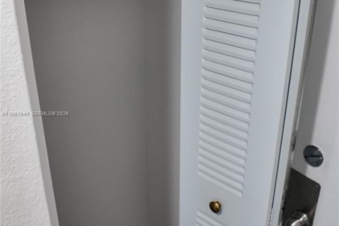 Appartement à louer à Cutler Bay, Floride: 2 chambres, 40372.35 m2 № 2029838 - photo 8