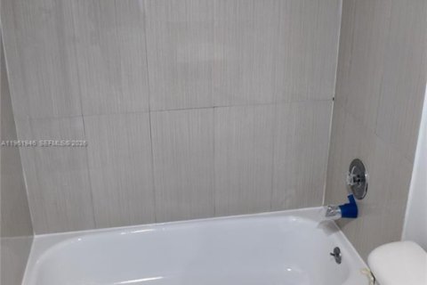 Appartement à louer à Cutler Bay, Floride: 2 chambres, 40372.35 m2 № 2029838 - photo 14