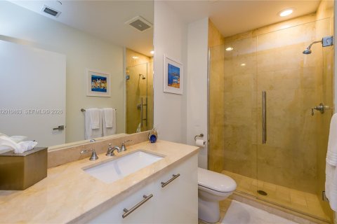 Condo in Miami Beach, Florida, 2 bedrooms  № 2076655 - photo 12