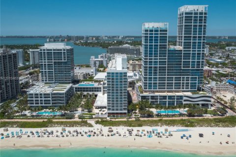 Condo in Miami Beach, Florida, 2 bedrooms  № 2076655 - photo 7