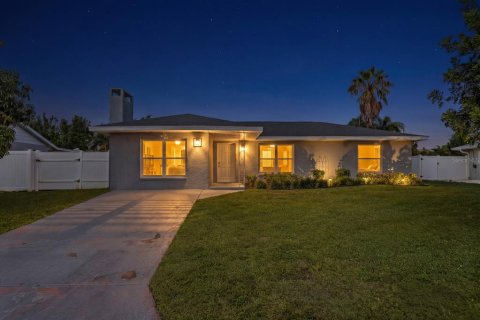 Casa en Bradenton, Florida 4 dormitorios, 132.85 m2 № 2388112