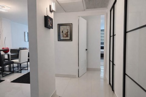 Condo in Sunny Isles Beach, Florida, 1 bedroom  № 2056062 - photo 9