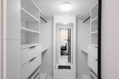 Condo in Sunny Isles Beach, Florida, 1 bedroom  № 2056062 - photo 7