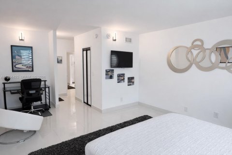 Condo in Sunny Isles Beach, Florida, 1 bedroom  № 2056062 - photo 5