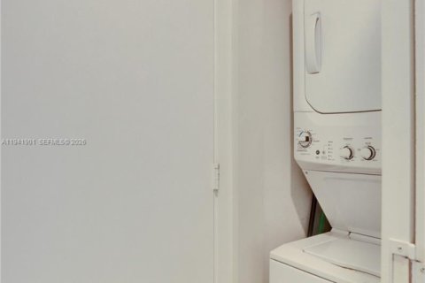 Copropriété à vendre à Miami, Floride: 1 chambre, 57.6 m2 № 1999016 - photo 17