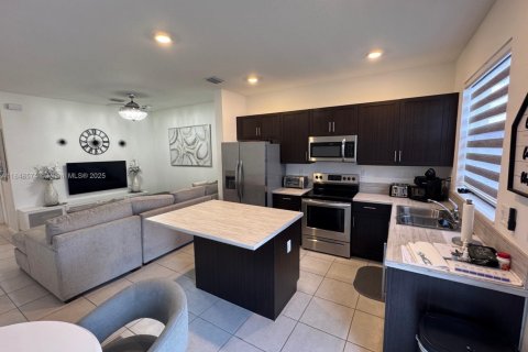 Adosado en venta en Miami, Florida, 3 dormitorios, 116.69 m2 № 1854988 - foto 2