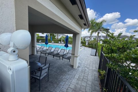 Adosado en venta en Miami, Florida, 3 dormitorios, 116.69 m2 № 1854988 - foto 9