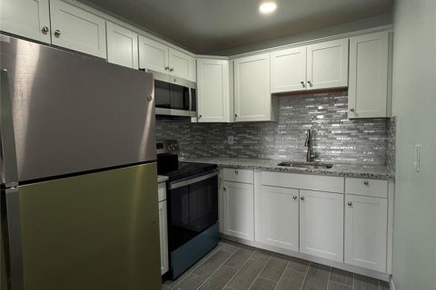 Appartement à louer à North Port, Floride: 2 chambres, 60.39 m2 № 1735189 - photo 2