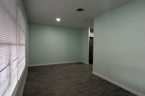 Appartement à louer à North Port, Floride: 2 chambres, 60.39 m2 № 1735189 - photo 6