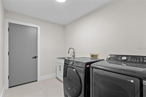 House in Windermere, Florida 4 bedrooms, 249.07 sq.m. № 1898858 - photo 12