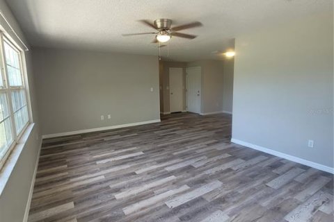 Villa ou maison à louer à Spring Hill, Floride: 3 chambres, 124.86 m2 № 1866509 - photo 3