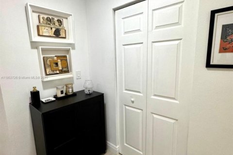 Condo in Aventura, Florida, 2 bedrooms  № 1877545 - photo 10