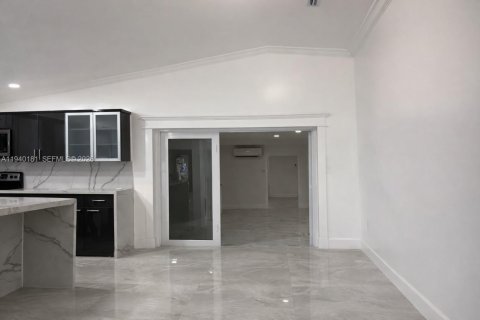 Купить виллу или дом в Хайалиа Гарденс, Флорида 4 спальни, 115.2м2, № 2152691 - фото 8
