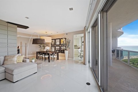 Condominio en venta en Bal Harbour, Florida, 2 dormitorios, 209.03 m2 № 1937455 - foto 9