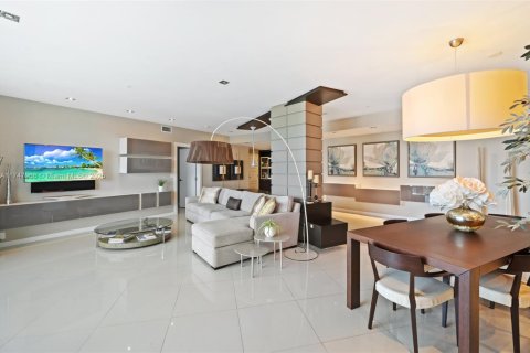 Condominio en venta en Bal Harbour, Florida, 2 dormitorios, 209.03 m2 № 1937455 - foto 8