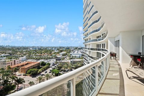 Condominio en venta en Bal Harbour, Florida, 2 dormitorios, 209.03 m2 № 1937455 - foto 11