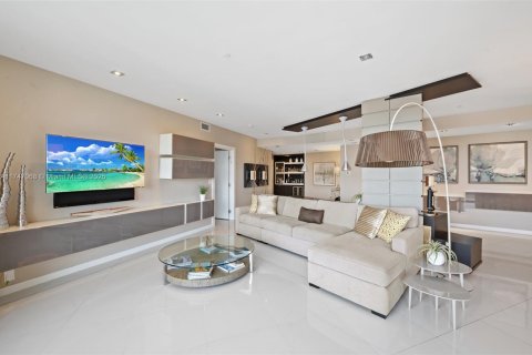 Condominio en venta en Bal Harbour, Florida, 2 dormitorios, 209.03 m2 № 1937455 - foto 5