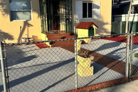 Villa ou maison à vendre à Miami, Floride: 4 chambres, 134.71 m2 № 2025660 - photo 1