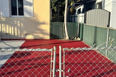 Villa ou maison à vendre à Miami, Floride: 4 chambres, 134.71 m2 № 2025660 - photo 3