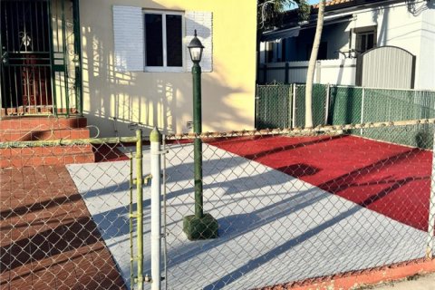 Villa ou maison à vendre à Miami, Floride: 4 chambres, 134.71 m2 № 2025660 - photo 2