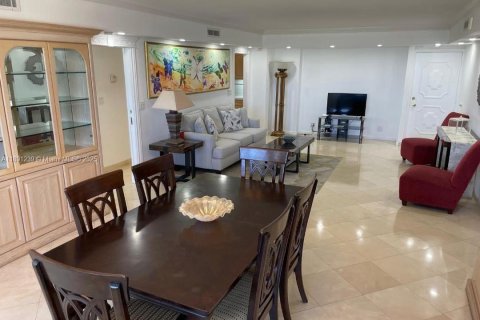 Купить кондоминиум в Майами-Бич, Флорида 2 спальни, 115.66м2, № 1944557 - фото 3