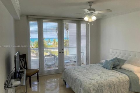 Купить кондоминиум в Майами-Бич, Флорида 2 спальни, 115.66м2, № 1944557 - фото 17