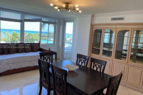 Купить кондоминиум в Майами-Бич, Флорида 2 спальни, 115.66м2, № 1944557 - фото 10