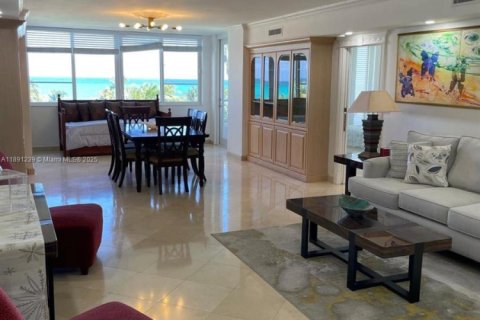 Купить кондоминиум в Майами-Бич, Флорида 2 спальни, 115.66м2, № 1944557 - фото 22