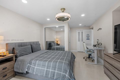 Condo in Fort Lauderdale, Florida, 1 bedroom  № 2244352 - photo 16