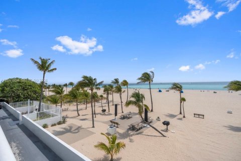 Condo in Fort Lauderdale, Florida, 1 bedroom  № 2244352 - photo 25