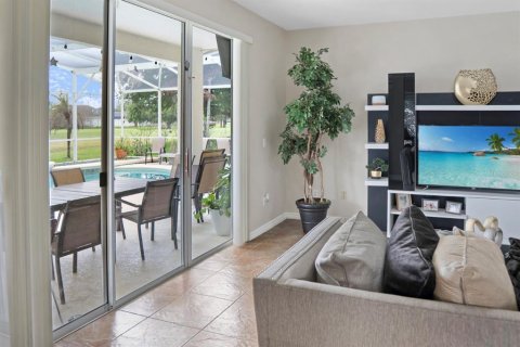 Villa ou maison à vendre à Kissimmee, Floride: 5 chambres, 272.2 m2 № 2092665 - photo 12