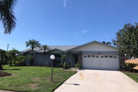 Casa en alquiler en Bradenton, Florida, 3 dormitorios, 173.91 m2 № 1918993 - foto 1