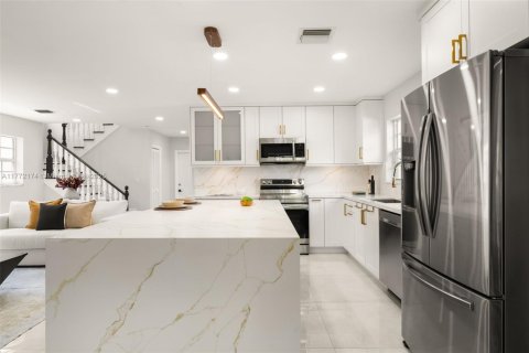 Villa ou maison à louer à Coral Gables, Floride: 4 chambres, 202.25 m2 № 1868388 - photo 17