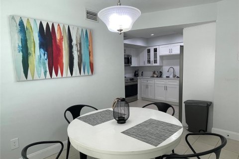 Touwnhouse à louer à Tampa, Floride: 3 chambres, 170.29 m2 № 2339738 - photo 25