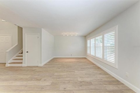 Touwnhouse à louer à Tampa, Floride: 3 chambres, 170.29 m2 № 2339738 - photo 17