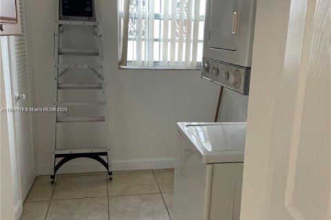 Снять в аренду виллу или дом в Майами, Флорида 2 спальни, 80.82м2, № 1941128 - фото 7