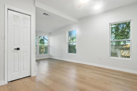 Casa en venta en Tampa, Florida, 3 dormitorios, 149.02 m2 № 1915066 - foto 15