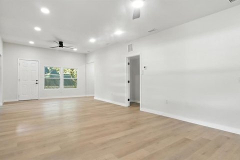 Casa en venta en Tampa, Florida, 3 dormitorios, 149.02 m2 № 1915066 - foto 9