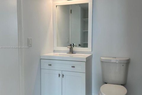 Condo in Miami, Florida, 2 bedrooms  № 1790591 - photo 5