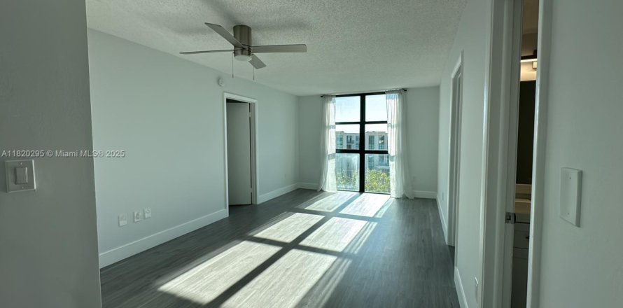 Condo in Miami, Florida, 2 bedrooms  № 1790591