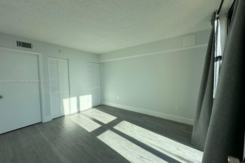 Condo in Miami, Florida, 2 bedrooms  № 1790591 - photo 8